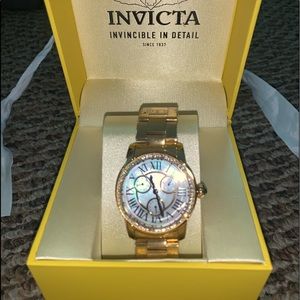INVICTA WOMENS Gold Watch